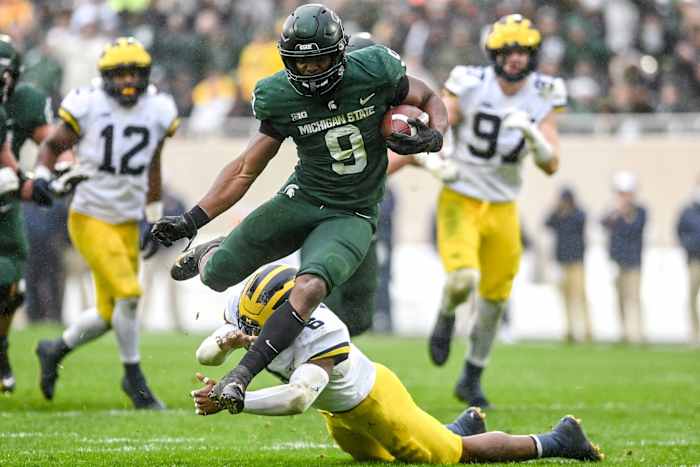 Syndication: The Providence Journal Michigan State's Kenneth Walker III avoids a tackle by Michigan's R.J. Moten during his touchdown run during the fourth quarter on Saturday, Oct. 30, 2021, at Spartan Stadium in East Lansing. Syndication Lansing State Journal